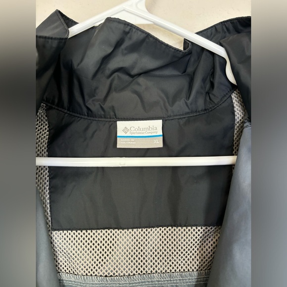 Columbia Women’s Black Rain Jacket - Picture 8 of 8